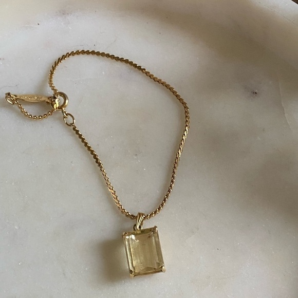 beautiful vintage gold tone bracelet with yellow crystal accent - Picture 9 of 16